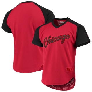 Men's Chicago Bulls Mitchell & Ness Final Seconds Mesh Raglan Sleeve V-Neck T-Shirt