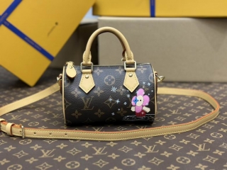 LV Women Bag M82624 16X10X7