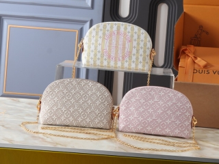 LV Makeup M2A419 24x17x6cm ss1_2026660