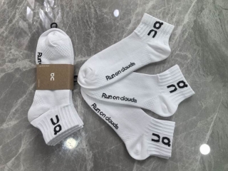 ON socks QY (103)_4370817