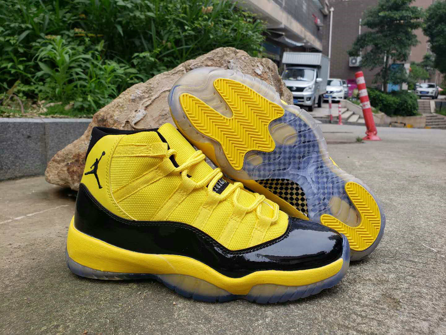 Jordan 11 mesh yellowing on sale