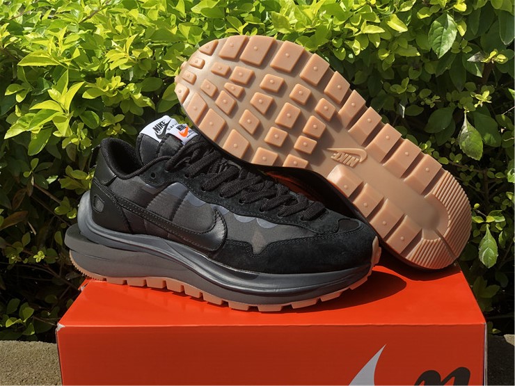 nike sacai authentic
